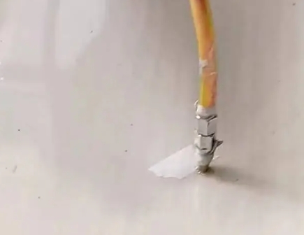 烈山瓷砖空鼓维修公司专业解答在瓷砖铺贴过程中，如果使用的砂料过粗（如全部使用了粗砂），可能会导致以下问题